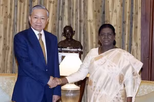 [Foto] Máximo dirigente vietnamita se reúne con presidenta de la India