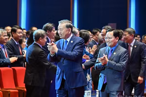 [Foto] Máximo dirigente asiste al XIV Congreso de Sindicatos de Vietnam 