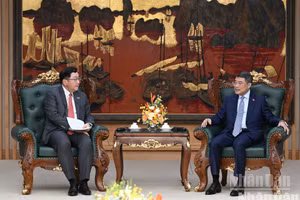[Foto] Premier vietnamita recibe al embajador saliente de Malasia 