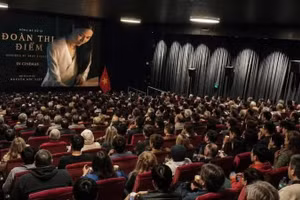 La embajada de Vietnam en Australia organiza la proyección de la película “Hong Ha Nu Si”, que narra la vida llena de incertidumbres y el talento excepcional de Doan Thi Diem, una de las figuras femeninas más destacadas de la literatura medieval vietnamita. (Foto: Embajada de Vietnam en Australia)