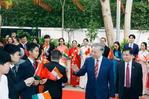 [Foto] Máximo dirigente vietnamita se reúne con la comunidad connacional en la India
