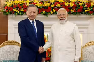 El secretario general del Partido Comunista y presidente de Vietnam, To Lam, y el primer ministro de la India, Narendra Modi. (Foto: VNA)