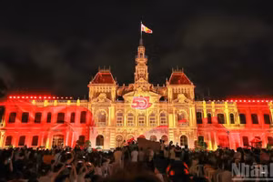 [Foto] Espectacular espectáculo de mapping 3D por 50 años de rebautizo de Ciudad Ho Chi Minh