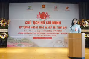Trinh Thi Mai Phuong, cónsul general de Vietnam en Fukuoka, habla en la cita. (Foto: VNA)