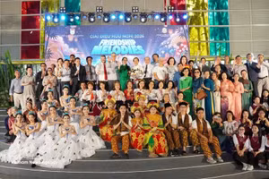 Participantes en el programa "Melodías de amistad" 2026 (Foto: VNA)