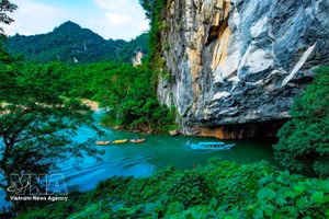 Paisaje exterior de la cueva Phong Nha (Parque Nacional Phong Nha-Ke Bang). (Foto: VNA)