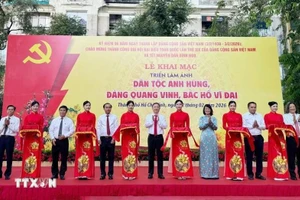 Vietnam celebra 96 años de la fundación del Partido con exposición fotográfica (Foto: VNA)