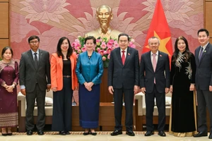 [Foto] Titular legislativo de Vietnam recibe a embajadores salientes de Camboya, Filipinas y Estados Unidos