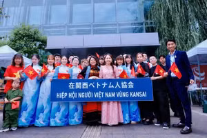 La Asociación de Vietnamitas de la región de Kansai participa en el Festival Asiático de Gastronomía y Cultura. (Foto: Nhan Dan)