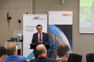 El embajador de Vietnam en Austria, Vu Le Thai Hoang, en el foro. (Foto: VNA)
