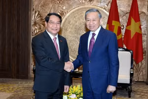 [Foto] Máximo dirigente vietnamita recibe a delegación de la capital Vientián (Laos)