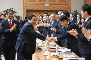 [Foto] Premier vietnamita preside conversatorio con empresas japonesas