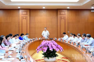 [Foto] Máximo dirigente preside reunión de trabajo con el Comité partidista del Gobierno
