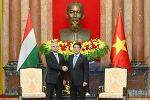 El presidente de Vietnam, Luong Cuong, recibe al titular del Parlamento de Hungría, Laszlo Kover. (Foto: Nhan Dan)