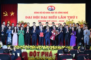 [Foto] Premier vietnamita asiste al Congreso del Comité partidista del Ministerio de Ciencia y Tecnología