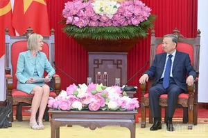[Foto] Líder partidista de Vietnam recibe a embajadora de Australia
