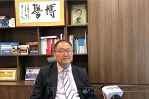 Wong Kam-fai, miembro del Consejo Legislativo de Hong Kong, en la entrevista. (Foto: VNA)