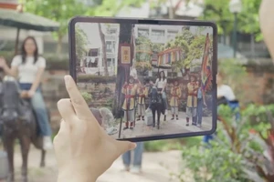 “Vietnam Dieu Su”, el producto hecho en Vietnam aplica la realidad aumentada combinada con inteligencia artificial para recrear escenas históricas dentro del espacio real del sitio patrimonial. (Foto: VNA)