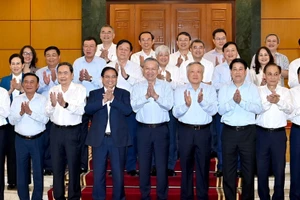 [Foto] Líder partidista preside reunión del Buró Político con Junta Permanente del Comité del Partido del Gobierno