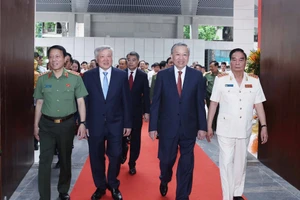 [Foto] Máximo dirigente partidista asiste a la inauguración de la sede del Ministerio de Seguridad Pública