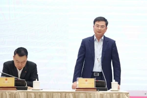 El vicegobernador del Banco Estatal de Vietnam, Pham Thanh Ha, habla en la cita. (Foto: VGP)