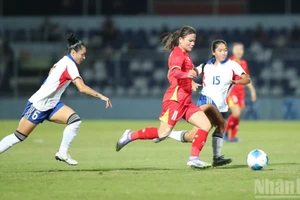 [Foto] El espíritu de lucha inquebrantable del fútbol femenino de Vietnam