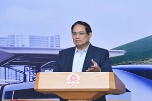 [Foto] Premier vietnamita preside conferencia sobre proyectos ferroviarios