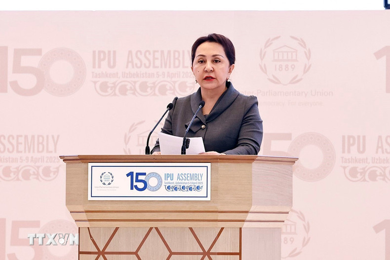 La presidenta del Senado de Uzbekistán, Tanzila Narbaeva, habla en la cita. (Foto: VNA) La presidenta del Senado de Uzbekistán, Tanzila Narbaeva, habla en la cita. (Foto: VNA)