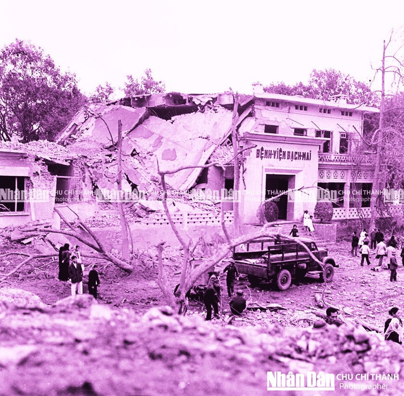 El hospital Bach Mai fue destruido por bombas americanas.