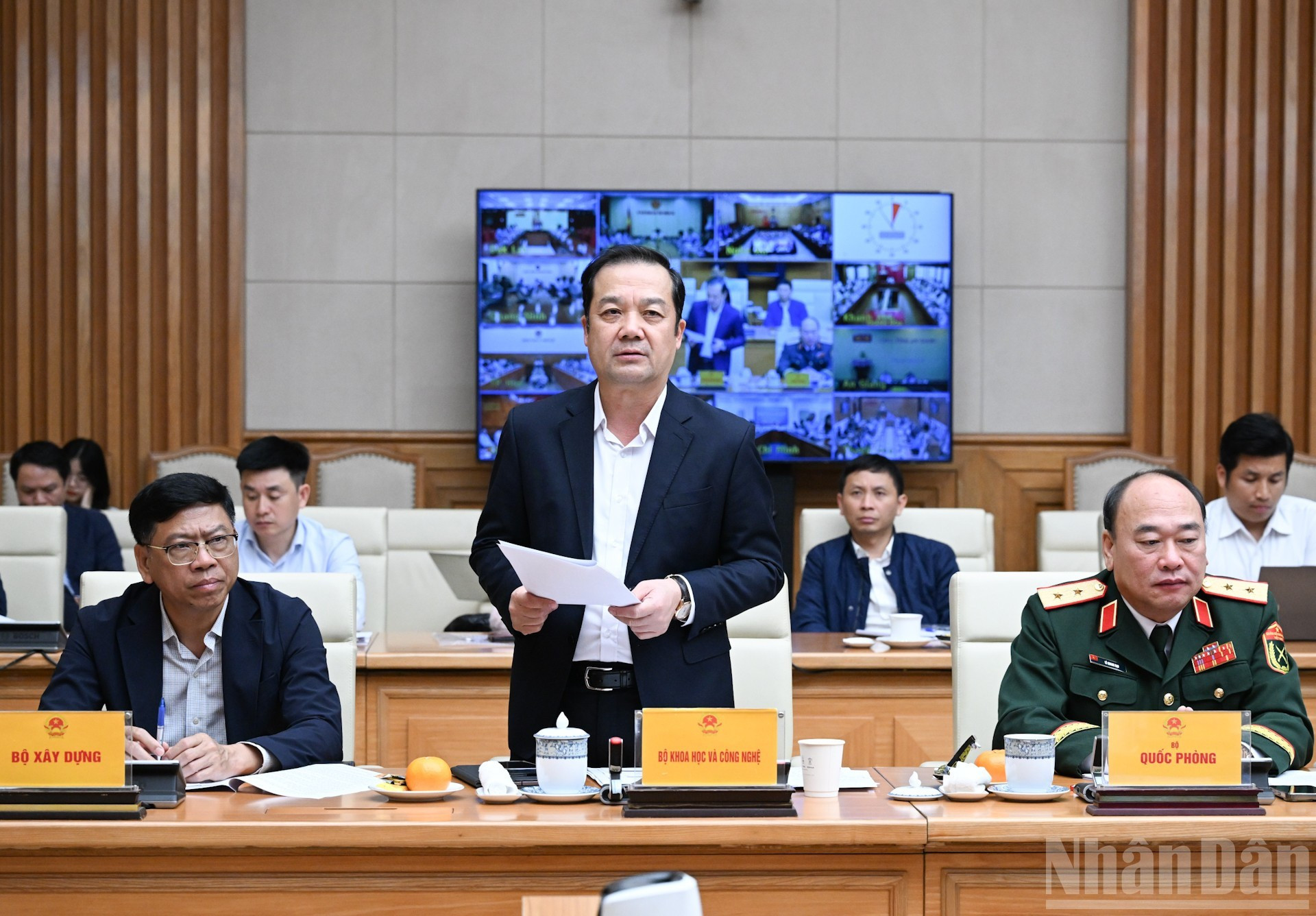 El viceministro de Ciencia y Tecnología Pham Duc Long habla en la reunión.