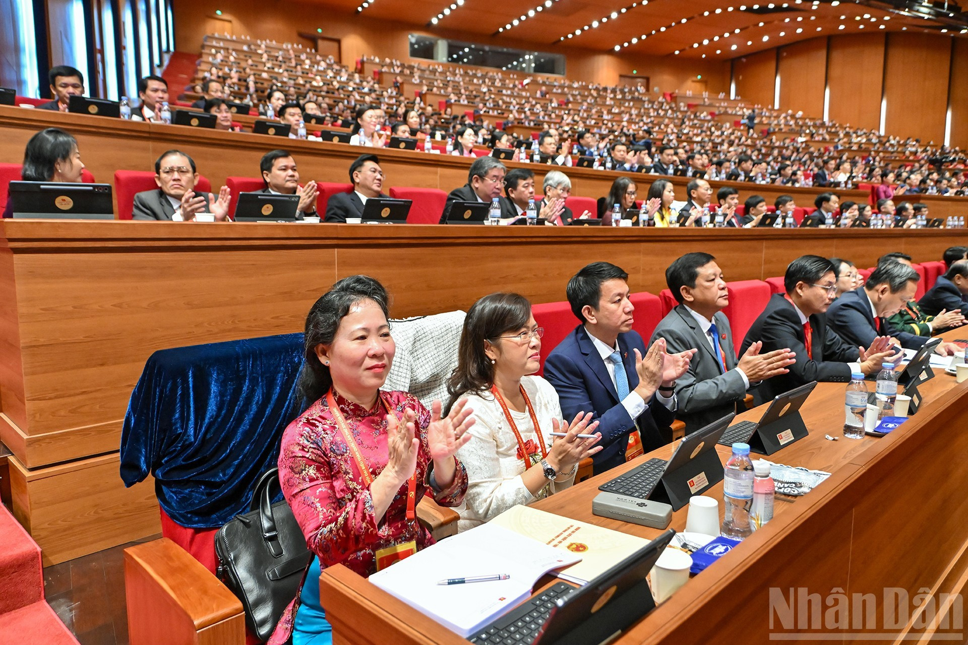 La delegación del Comité del Partido de la ciudad de Can Tho participa en la sesión de debate. (Foto: DANG KHOA)