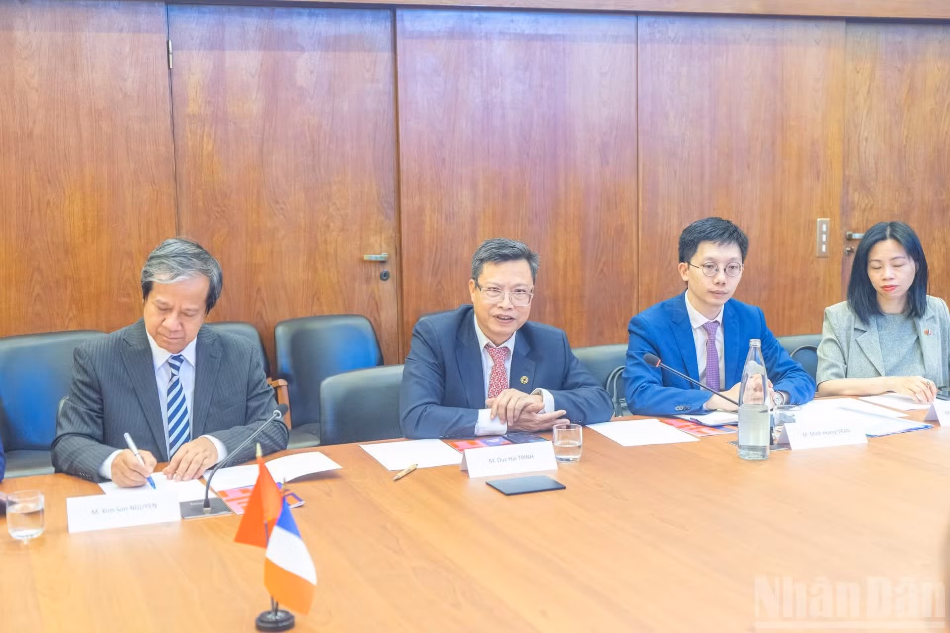 La visita contribuye a fortalecer el intercambio de experiencias entre Vietnam y Francia en los ámbitos de la investigación estratégica y la elaboración de políticas públicas y a ampliar la cooperación con instituciones francesas dedicadas a la investigación y la asesoría en políticas, reforzando así la Asociación Estratégica Integral entre ambos países.