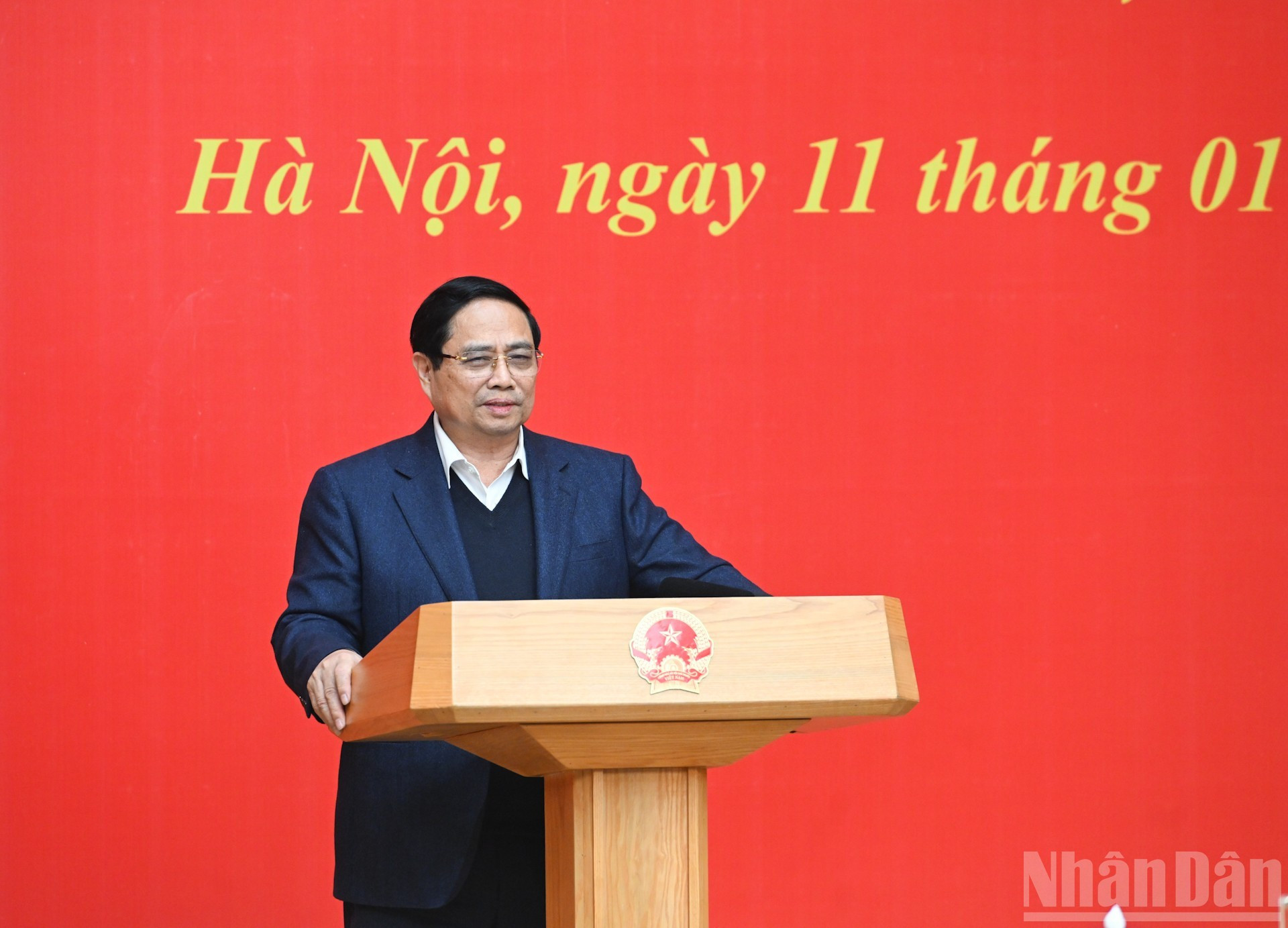 El primer ministro Pham Minh Chinh interviene en la conferencia.