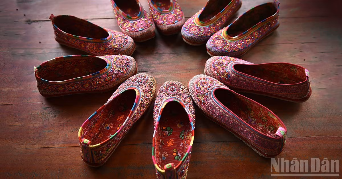 [Fotos] Preservan oficio tradicional de confección de zapatos bordados en Dien Bien