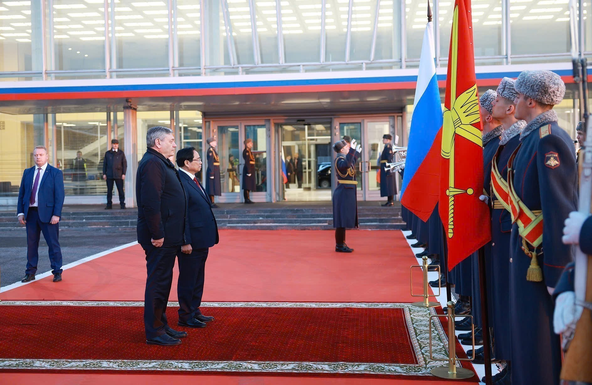 Ceremonia de despedida de Pham Minh Chinh en el aeropuerto Vnukovo 2, en Moscú. (Foto: Duong Giang/TTXVN)