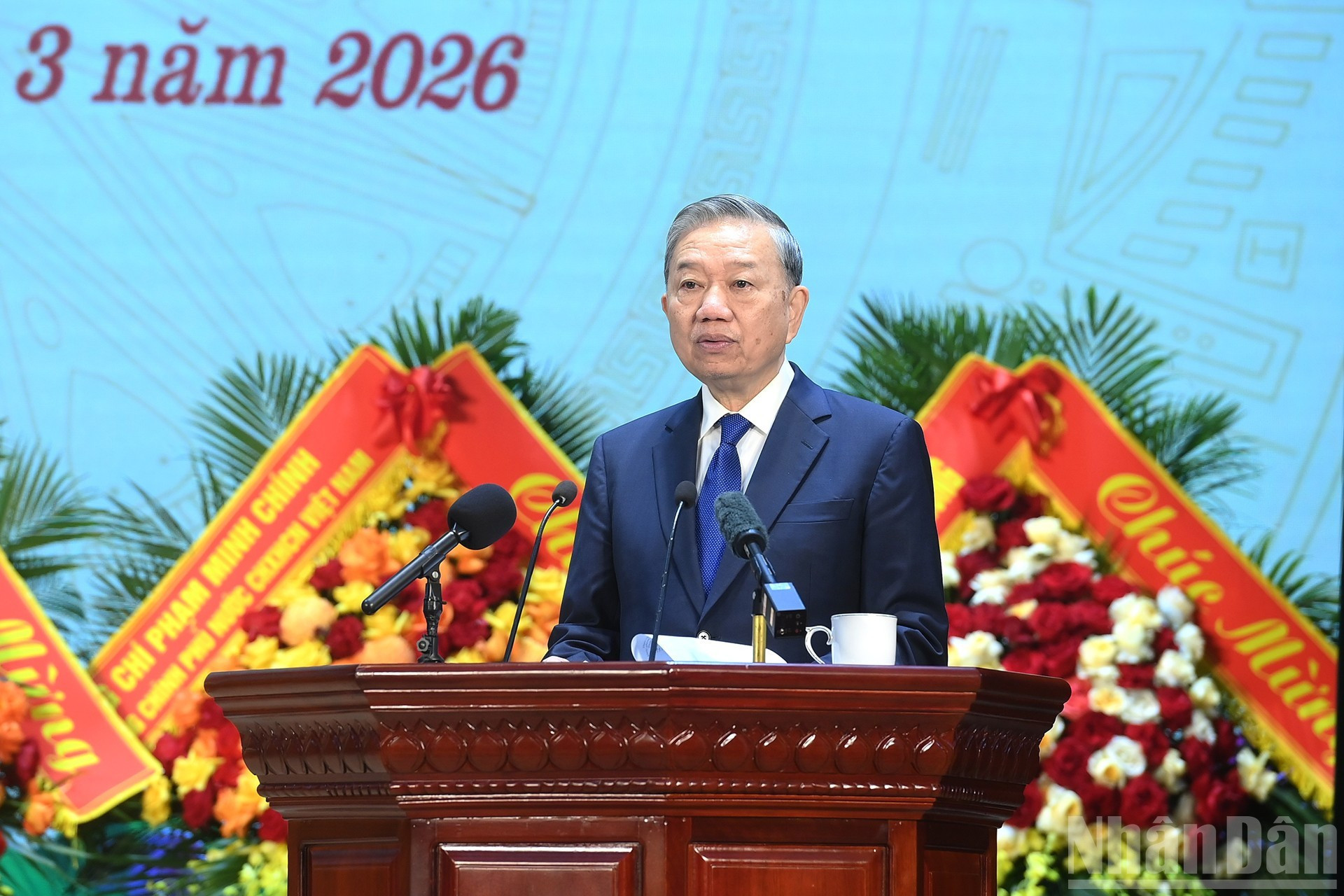 El secretario general del PCV, To Lam, pronuncia un discurso en la ceremonia.