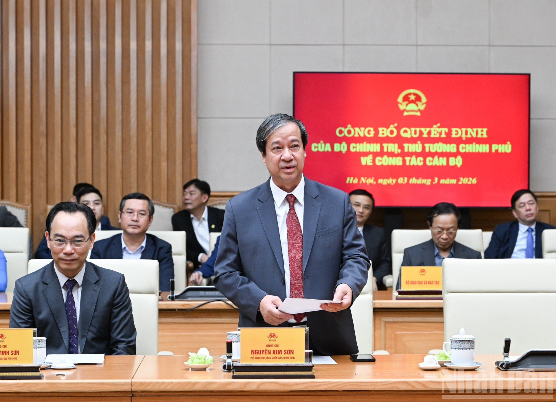 Nguyen Kim Son, subjefe de la Comisión Central de Políticas y Estrategias, pronuncia un discurso.