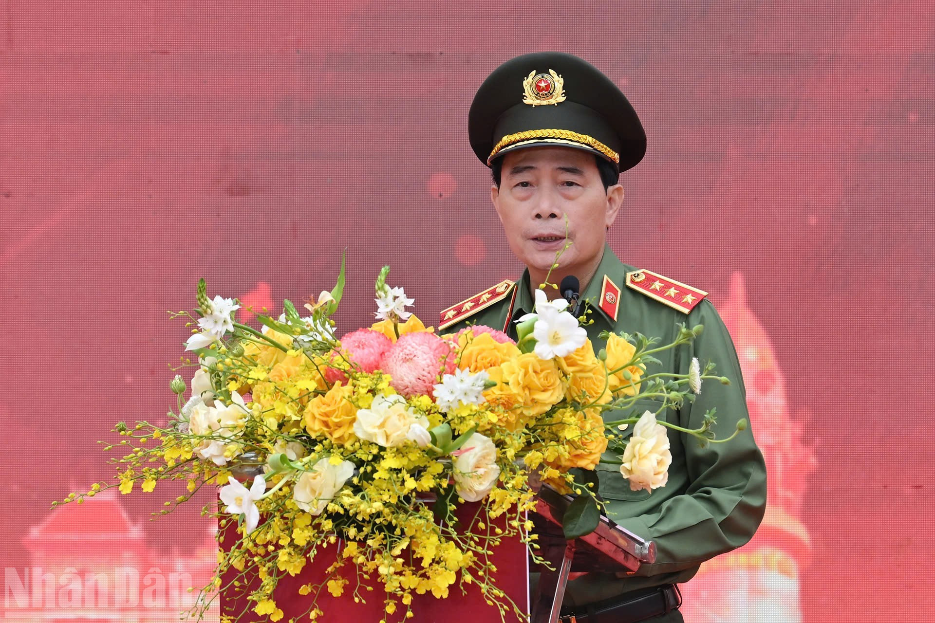El teniente general Le Quoc Hung, viceministro de Seguridad Pública, interviene en la ceremonia de apertura.