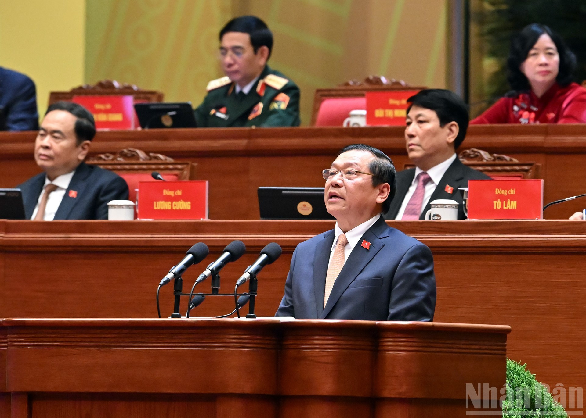 Lai Xuan Mon, miembro del Comité Central del Partido, secretario del Comité del Partido y vicesecretario permanente de la Comisión de Propaganda, Educación y Movilización de Masas del Comité Central del PCV, interviene en la cita. (Foto: DUY LINH)