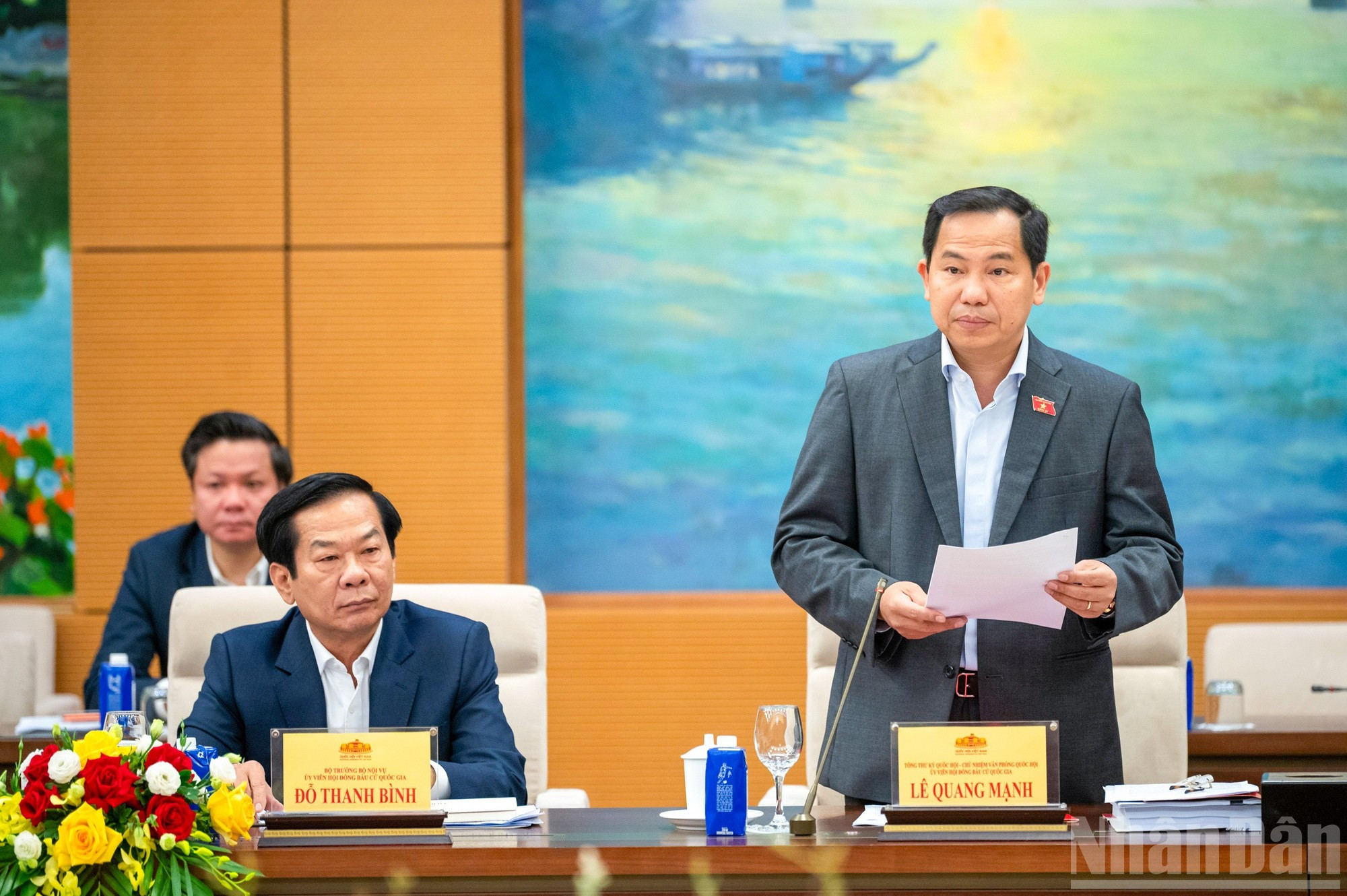 El secretario general de la AN, jefe de la Oficina de la AN y jefe de la Oficina del Consejo Electoral Nacional, Le Quang Manh, habla en la conferencia. (Foto: Duy Linh)