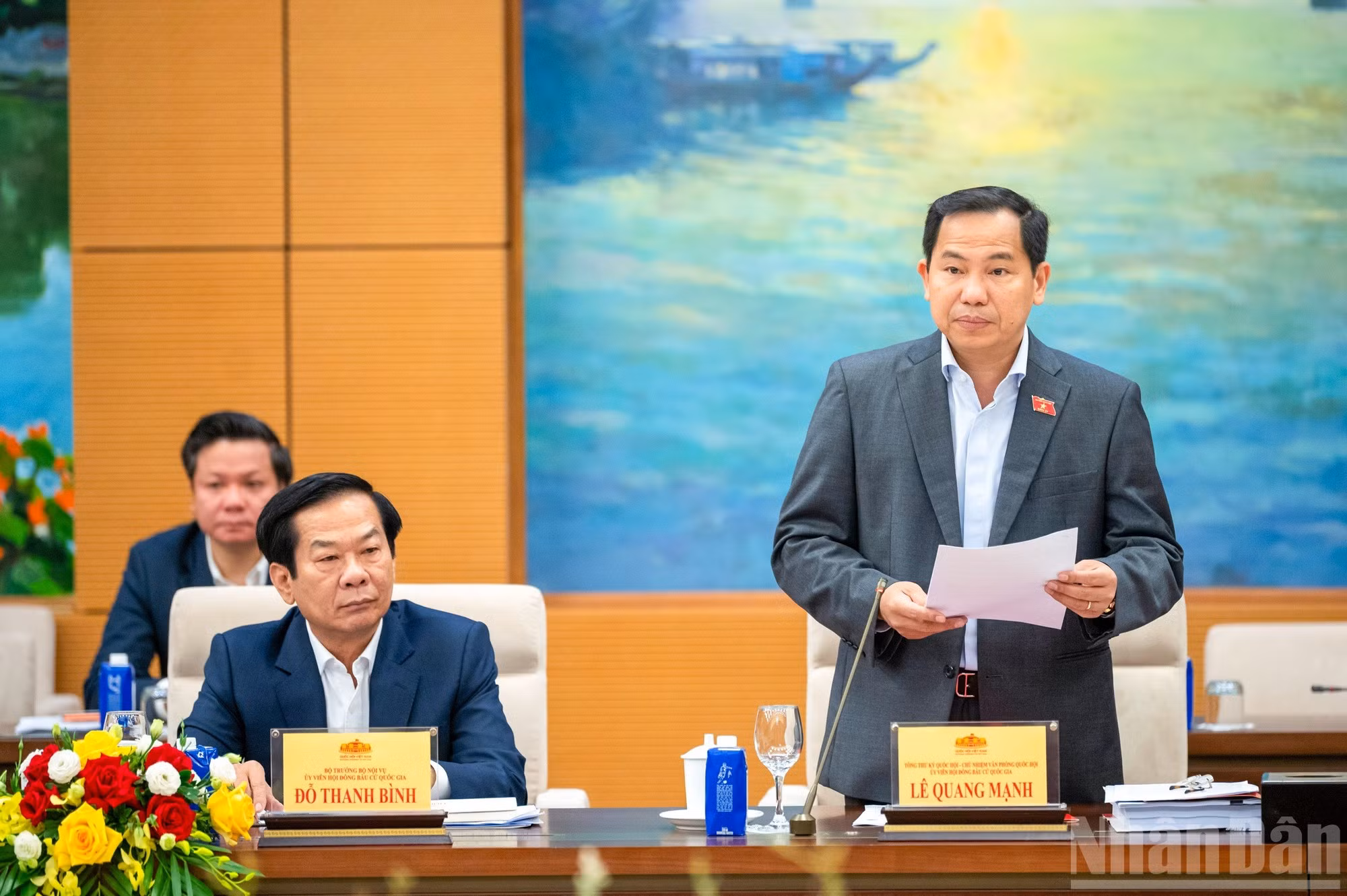 El secretario general de la AN, jefe de la Oficina de la AN y jefe de la Oficina del Consejo Electoral Nacional, Le Quang Manh, habla en la conferencia. (Foto: Duy Linh)