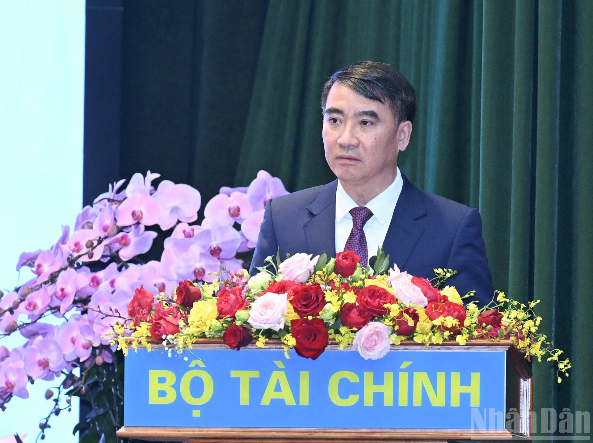 Representante del Gobierno de Hanói presentan ponencias en la conferencia.