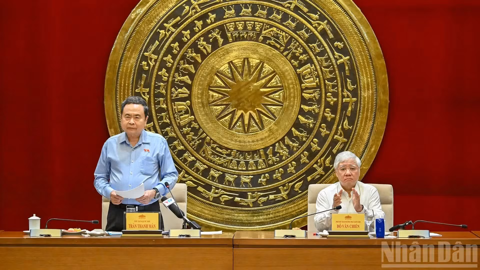El presidente de la ANV, Tran Thanh Man, pronuncia un discurso de orientación en la reunión de trabajo con el Comité Permanente del Consejo de Asuntos Étnicos.