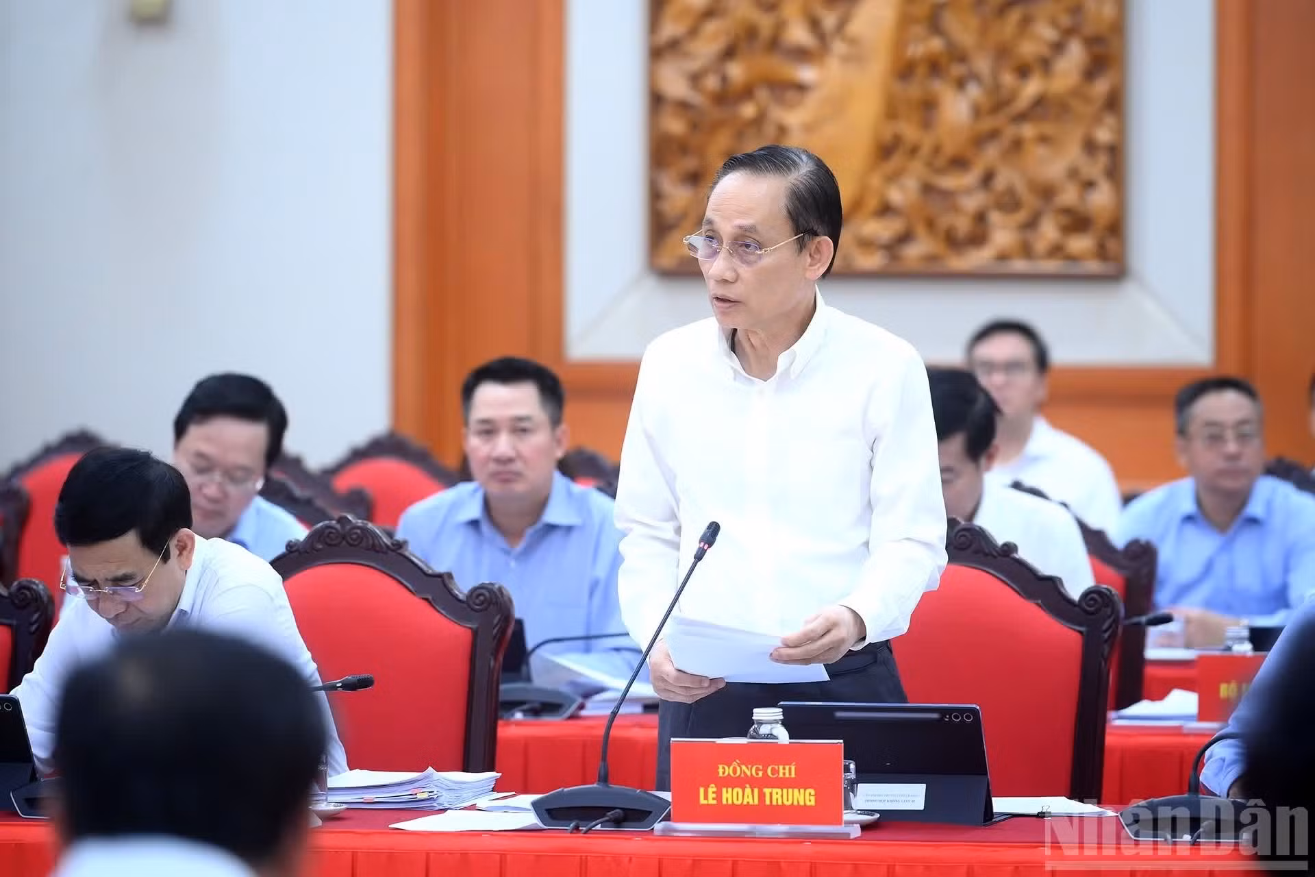 Le Hoai Trung, miembro del Buró Político y ministro de Relaciones Exteriores de Vietnam, interviene en el acto.