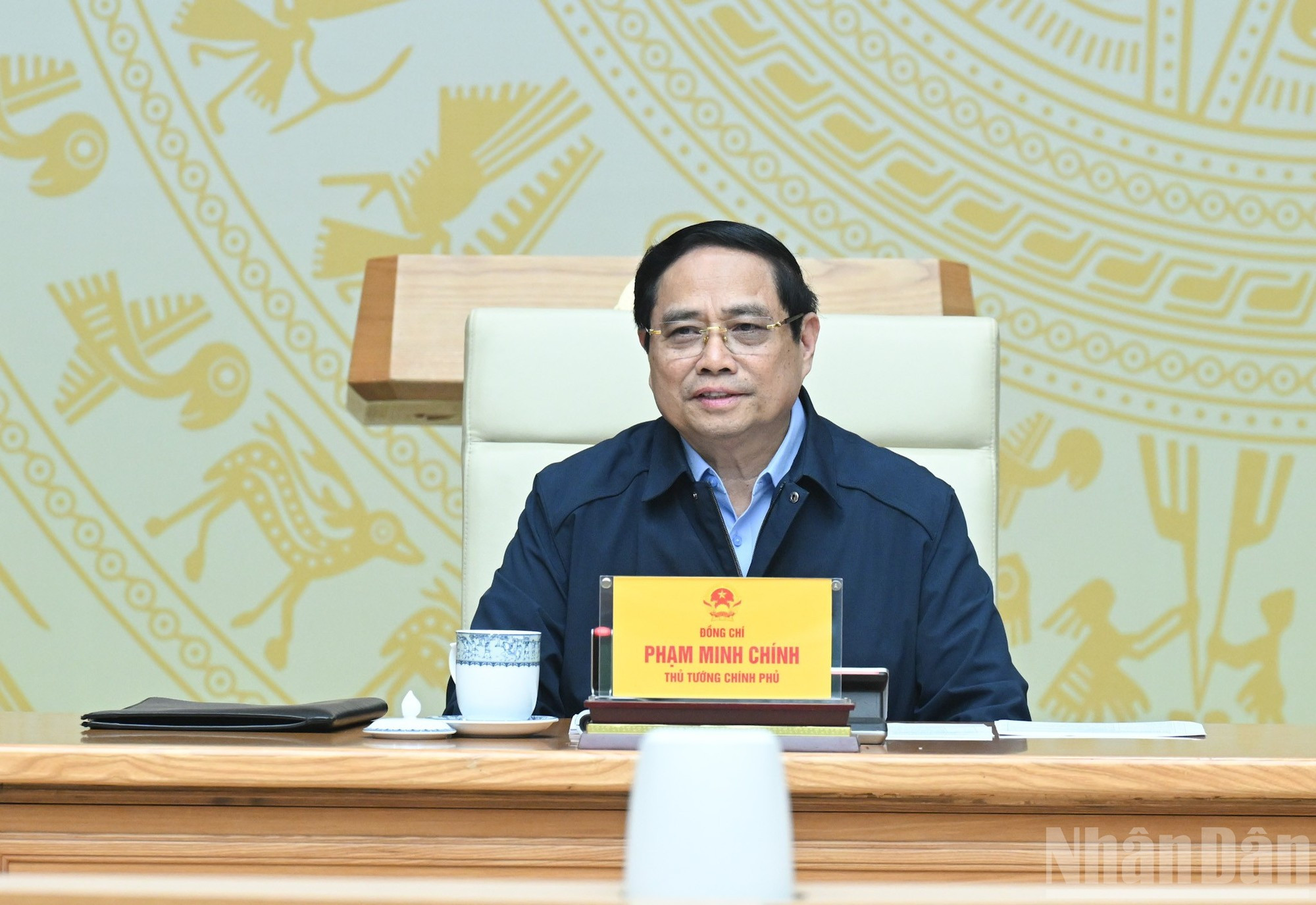 El primer ministro de Vietnam, Pham Minh Chinh, interviene en la conferencia.