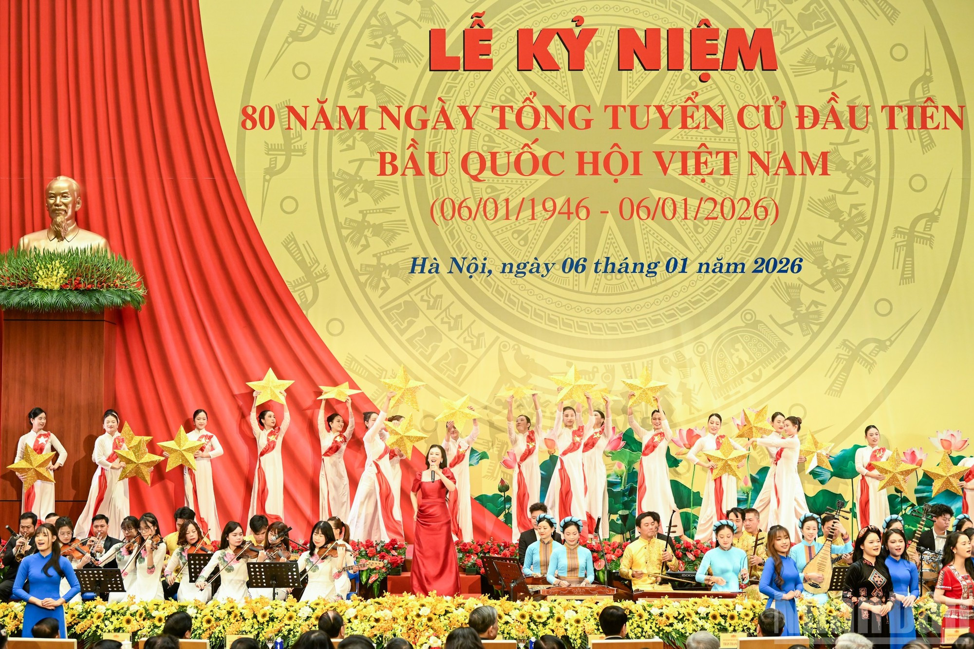 Un programa artístico en el acto.