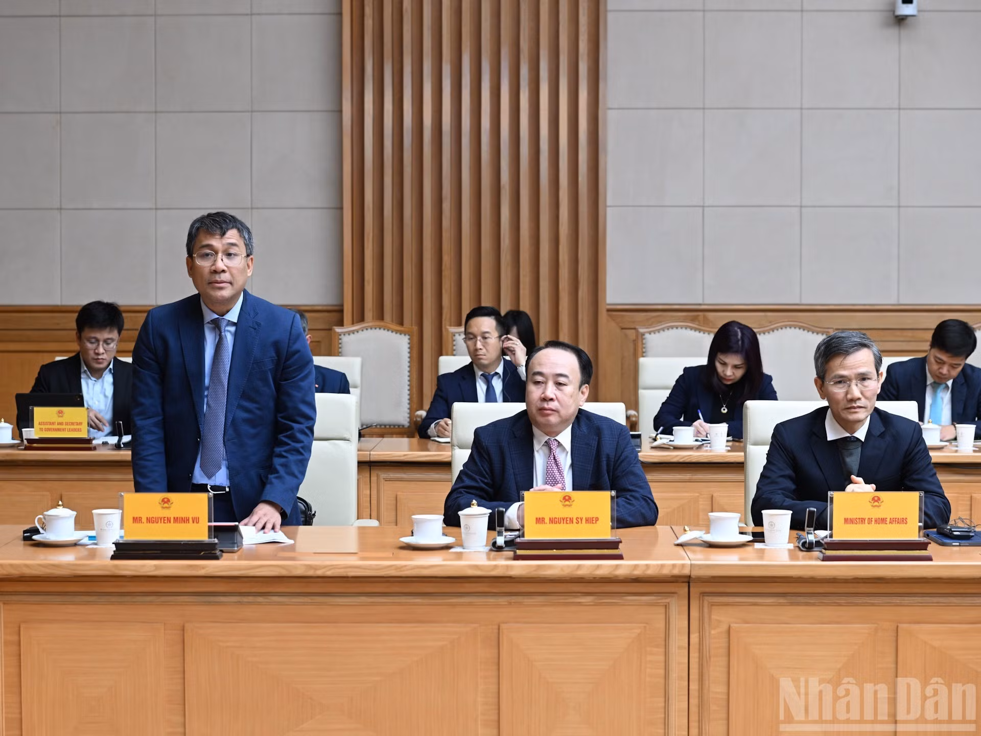 El viceministro de Relaciones Exteriores, Nguyen Minh Vu, interviene en el encuentro.