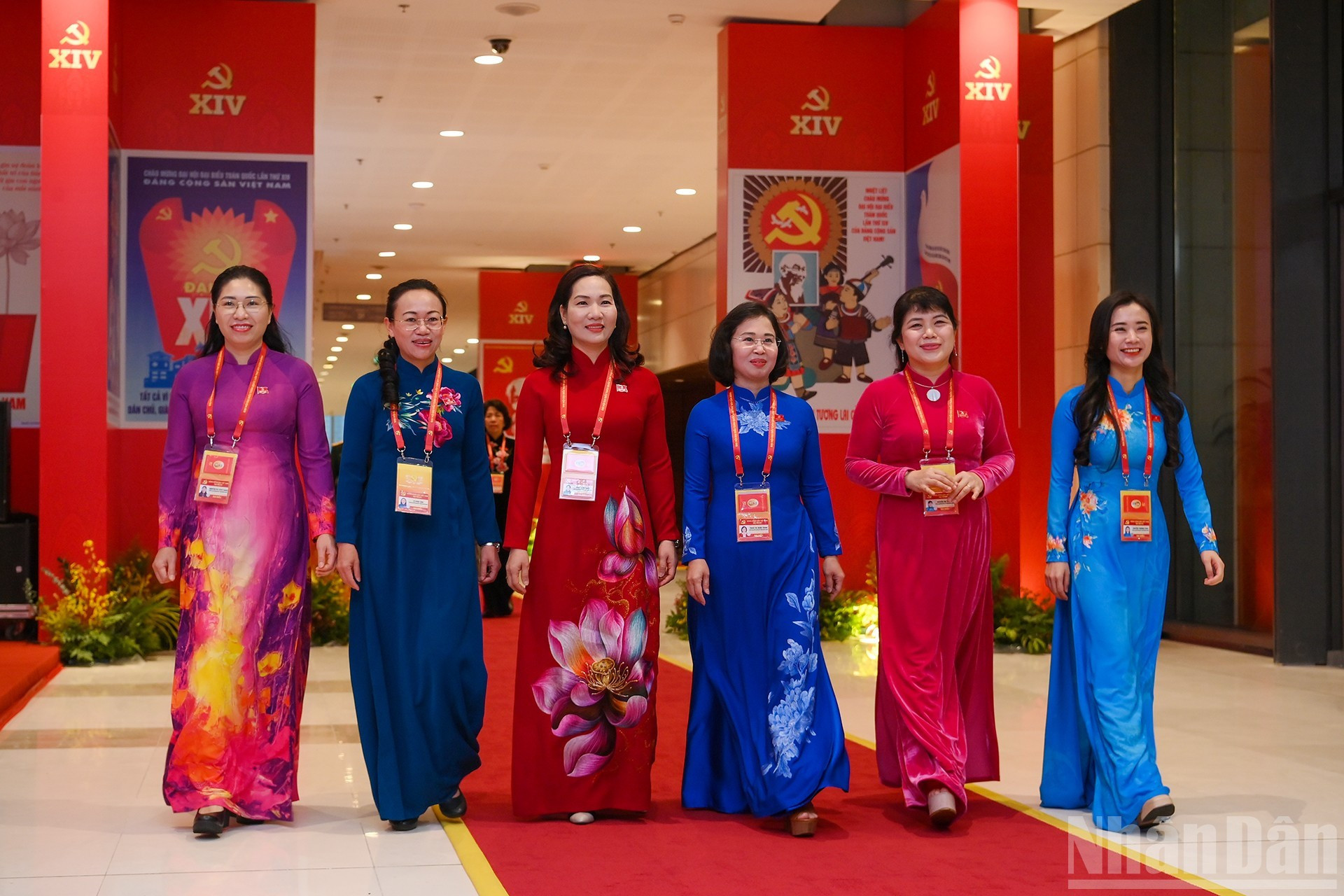 Delegados a la sesión de debate. (Foto: DUY LINH)