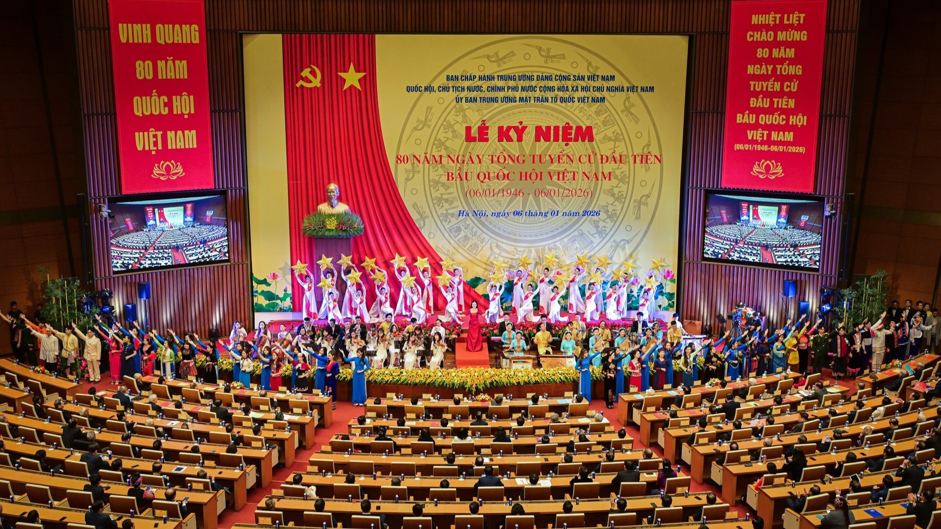 [Foto] Dirigentes del Partido y del Estado asisten a ceremonia por 80º aniversario de Asamblea Nacional de Vietnam