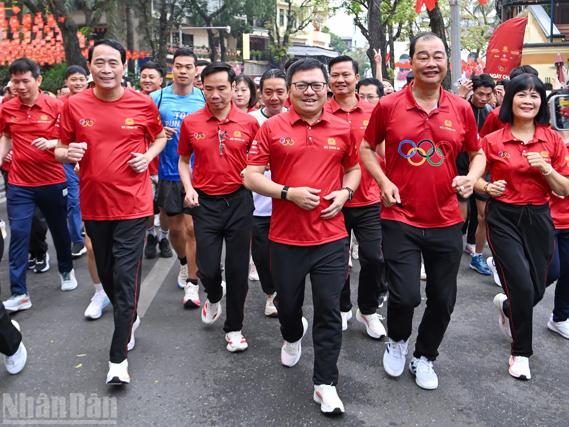 [Foto] Nutrida participación en el Día de la Carrera Olímpica 2026 en Hanói